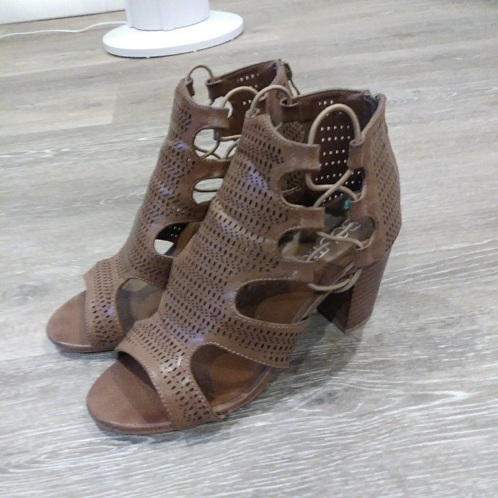 Sandals - Picture 2 of 7